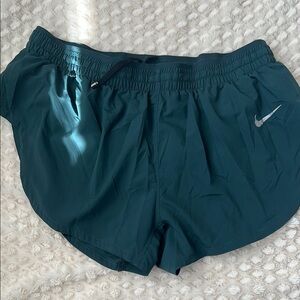 Nike Green Athletic Shorts Lightweight Elastic Waist